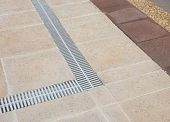 Canaleta para borda de piscina Canaleta para borda de piscina