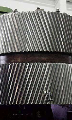 Engrenagens cilíndricas com dentes em v Engrenagens cilíndricas com dentes em v