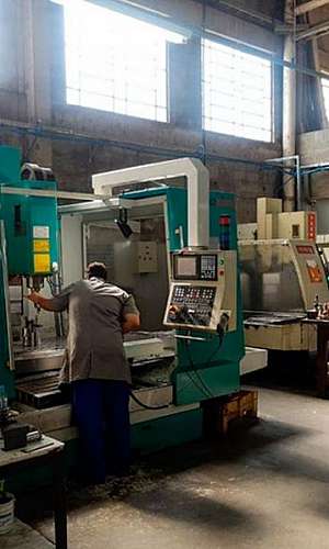 Fabricação de moldes para injeção de plásticos Fabricação de moldes para injeção de plásticos