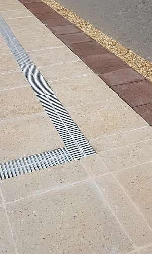 Grelha para escoamento de água Grelha para escoamento de água